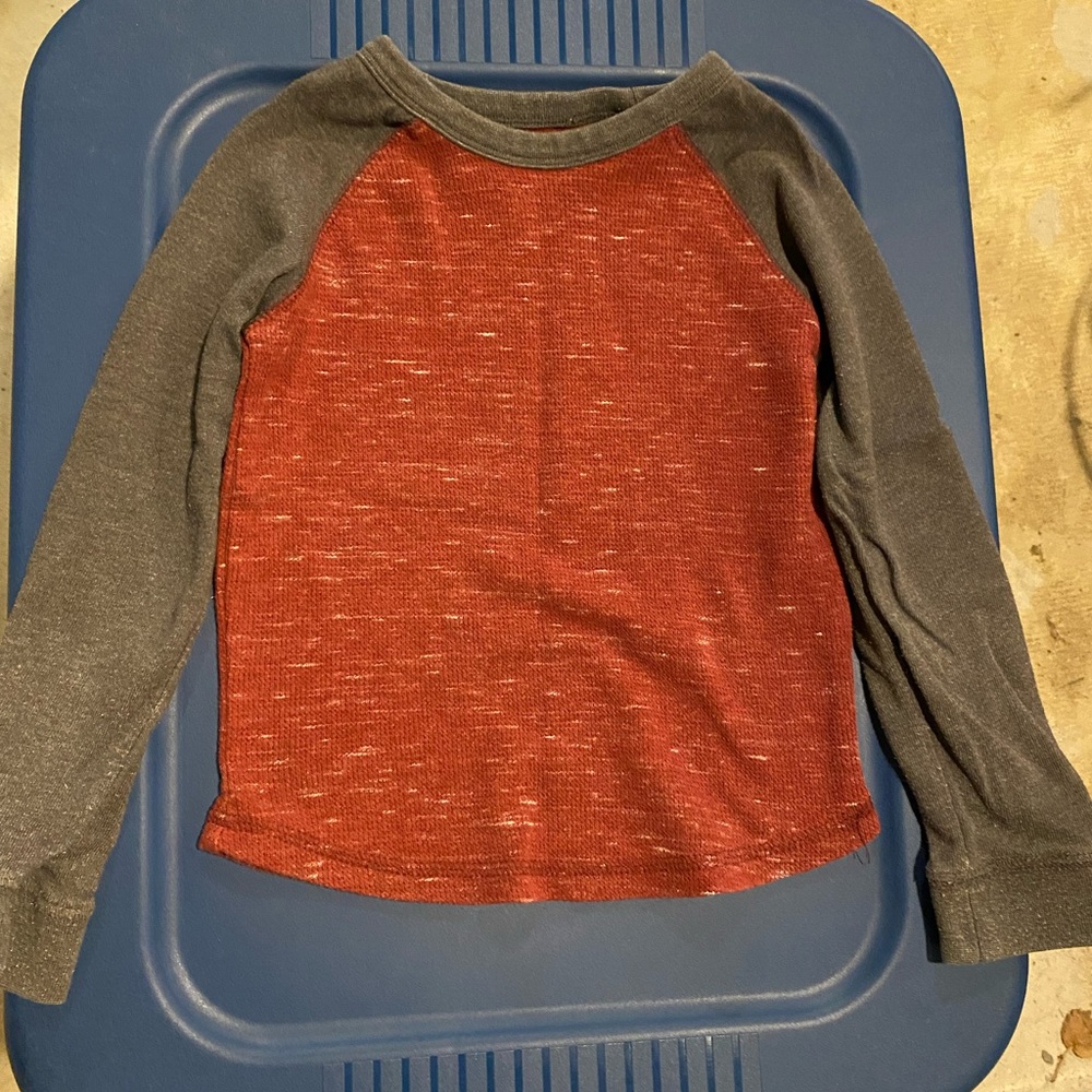 Red and gray static long sleeve tee
